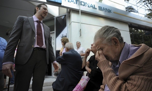 Greek bank shares continue to fall