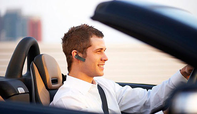 Hands-free phone use by drivers 'equally distracting'