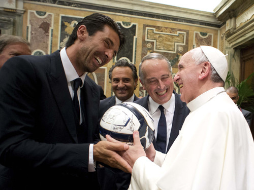 Football stars shine for Pope Francis and his Match for Peace