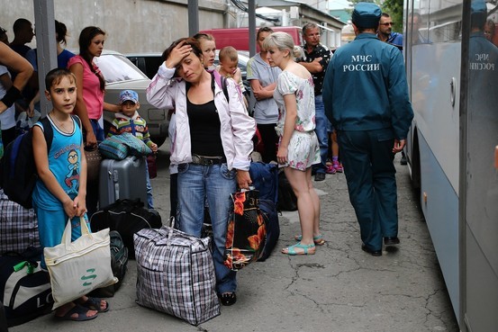 Thousands of Ukrainian refugees stream into Russia