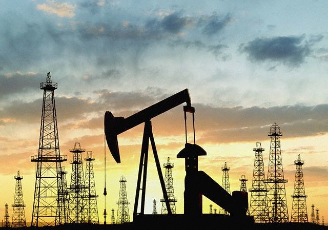 Russian economy stumbles under oil price pressure