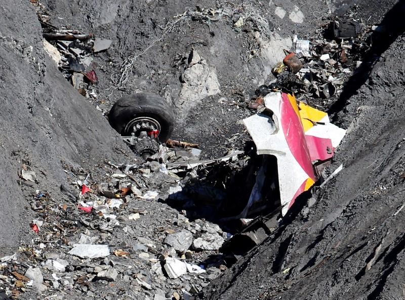 Alps crash: Lubitz 'had treatment for suicidal tendencies'