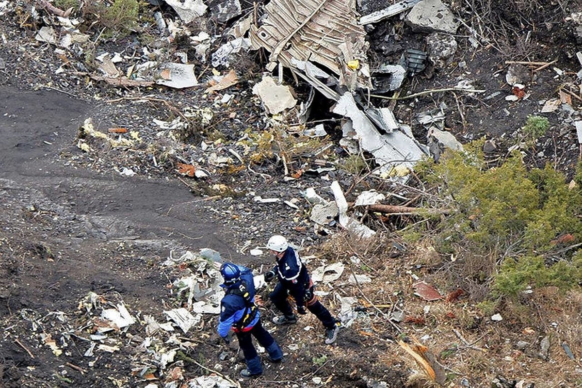 French prosecutor: Germanwings co-pilot appears to have crashed plane deliberately